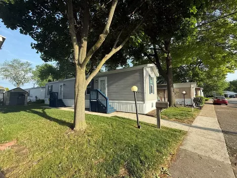 79 3rd St #79, Dearborn Heights, MI 48127