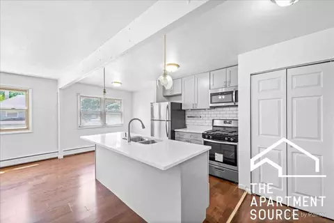 7319 N Rogers Ave #102, Chicago, IL 60626