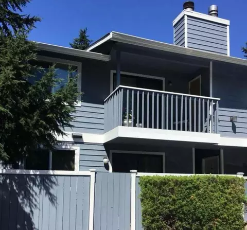 5618 198th St SW #202, Lynnwood, WA 98036
