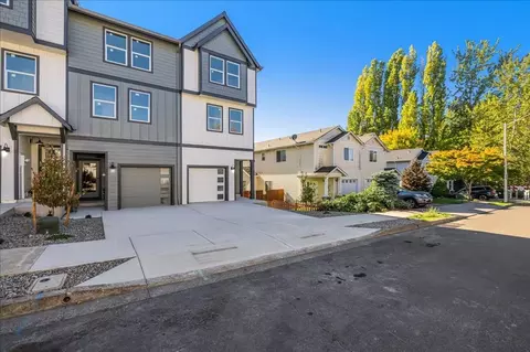 5860 SE 18th St, Gresham, OR 97080