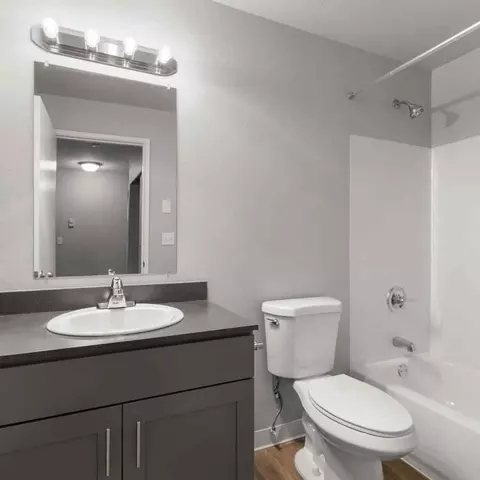 2136 S 272nd St, Kent, WA 98032
