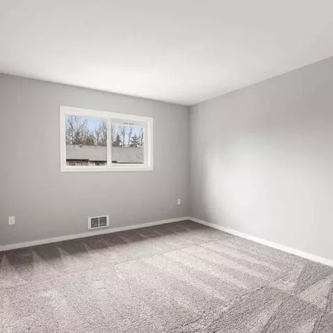 2136 S 272nd St, Kent, WA 98032