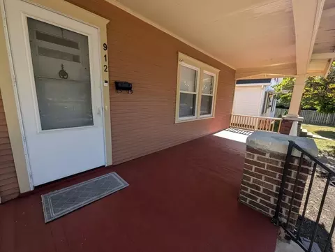 912 S 3rd St #UPPER, Springfield, IL 62703