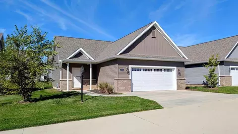 1138 Vision Cir, Mahomet, IL 61853