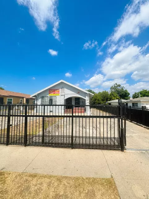 1327 W 94th St, Westmont, CA 90044