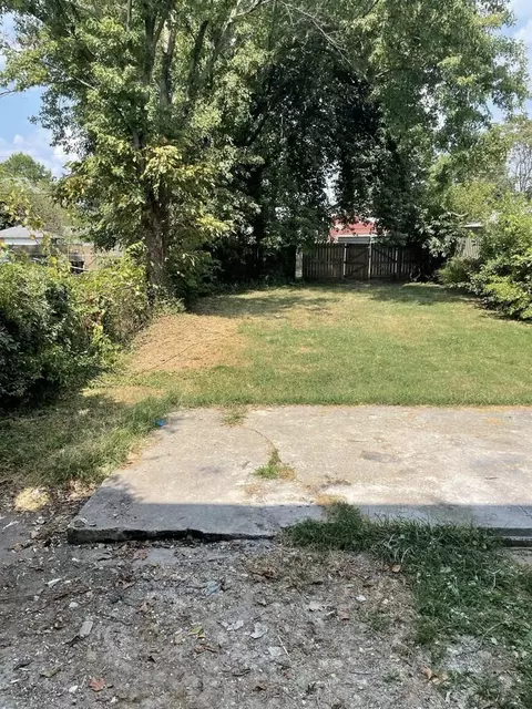 2915 W Market St, Louisville, KY 40212