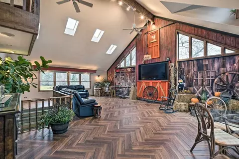27 W272 East Devon Ave #1305807P, Hanover Park, IL 60133