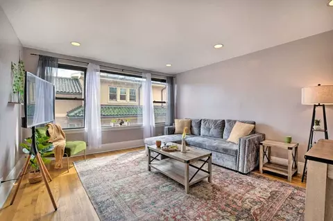 7423 N Sheridan Rd #1305673P, Chicago, IL 60626
