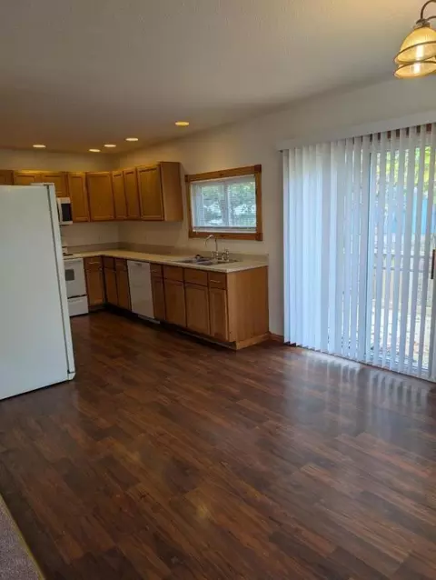 729 Peachtree Pl, Watervliet, MI 49098