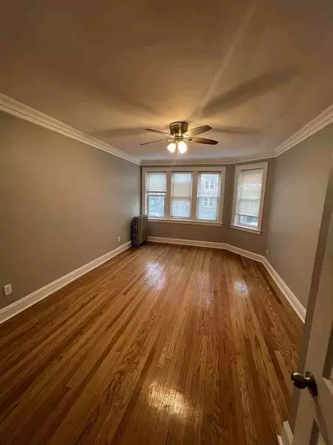 654 E 81st St #3E, Chicago, IL 60619