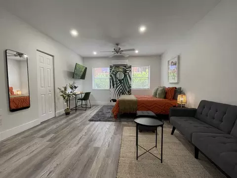 522 NW 11th Ave #1056491P, Miami, FL 33136