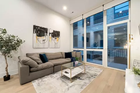 318 W Grand Ave #1244921P, Chicago, IL 60654
