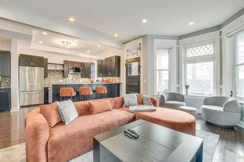 2033 W Washington Blvd #1306414P, Chicago, IL 60612