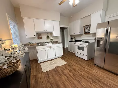 522 Fleming St, Howell, MI 48843