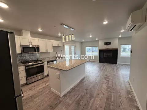 100 3rd St #4, Davenport, WA 99122
