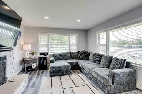 811 N River Rd #1306762P, Mchenry, IL 60051