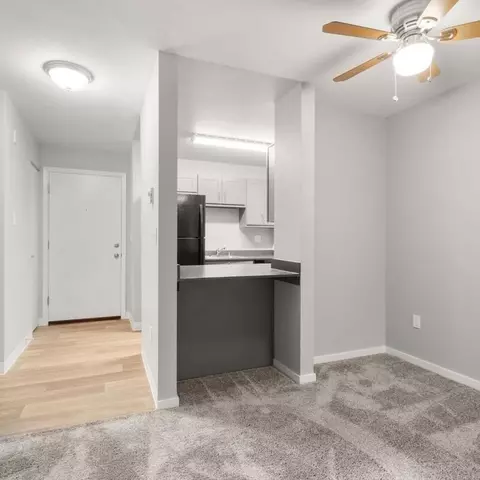 2136 S 272nd St, Kent, WA 98032