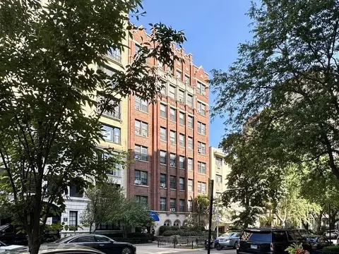 434 W Wellington Ave #311, Chicago, IL 60657