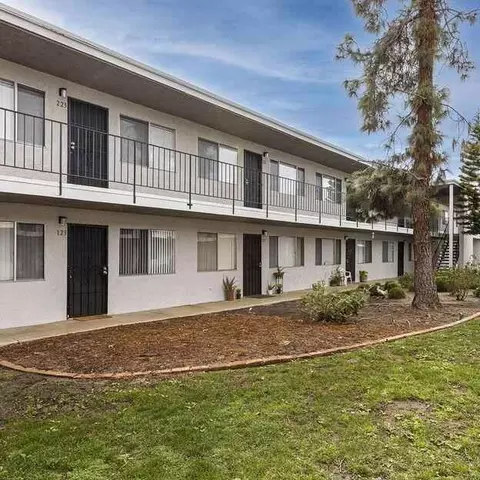 425 16th St, Ramona, CA 92065