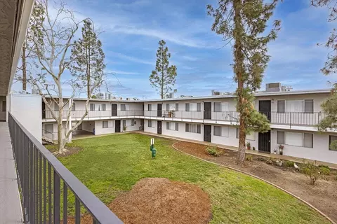 425 16th St, Ramona, CA 92065