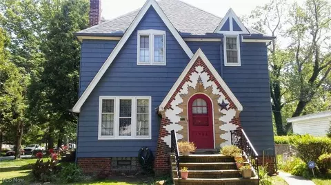 3986 Bluestone Rd, Cleveland Heights, OH 44121