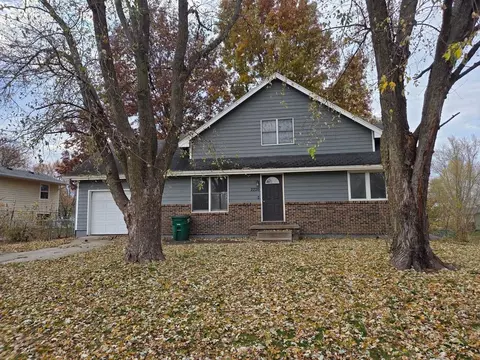 2226 Norwood Dr, Norwalk, IA 50211