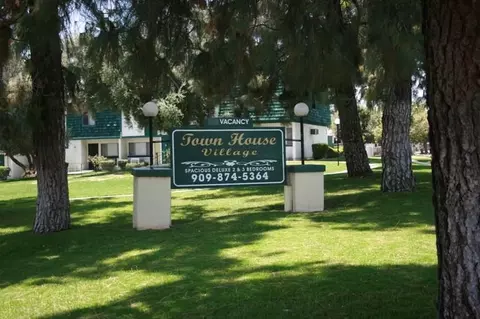 240 N Spruce Ave #87, Rialto, CA 92376