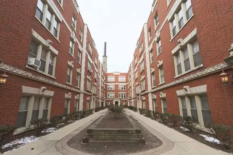 548 W Surf St #3N, Chicago, IL 60657