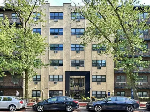 445 W Barry Ave #529, Chicago, IL 60657