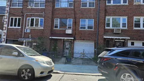 2531 42nd St, New York, NY 11103