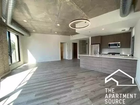 1118 W Patterson Ave #302, Chicago, IL 60613