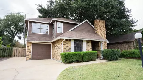 17 Regency Ln, Houston, TX 77088