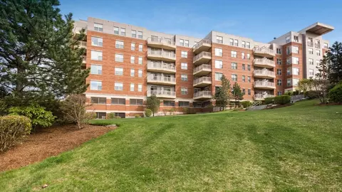 70 Hope Ave, Waltham, MA 02453 photo 4