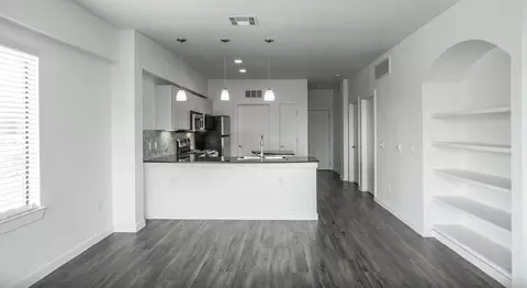 600 E Riverside Dr, Austin, TX 78704