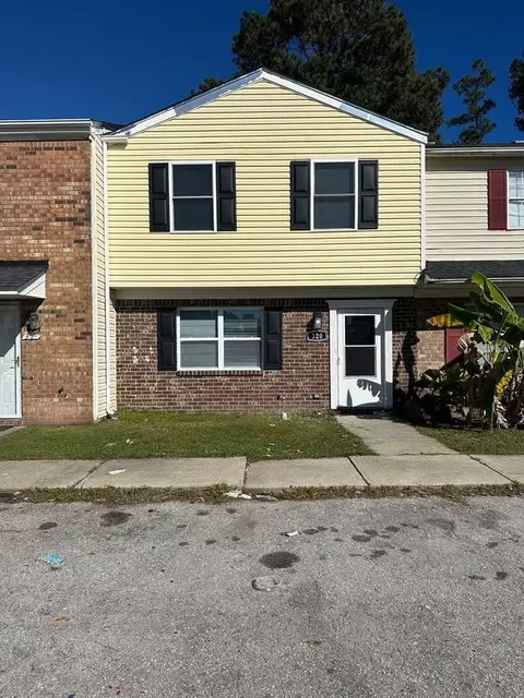 320 Myrtlewood Cir, Jacksonville, NC 28546