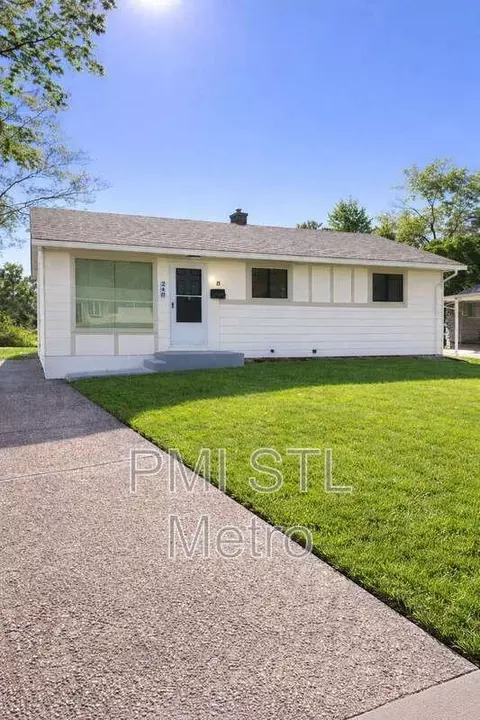 240 Mcalpine Dr, Glasgow Village, MO 63137