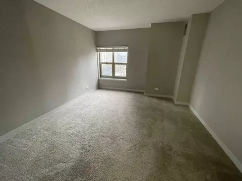 100 W Chestnut St #1-1, Chicago, IL 60610