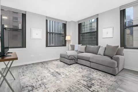 182 W Lake St #3-2, Chicago, IL 60601