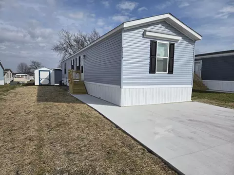 52705 Van Buren Dr #297, Chesterfield, MI 48051