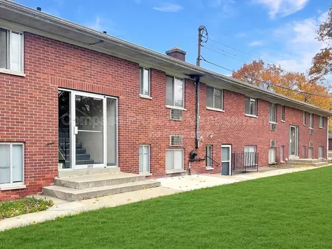 2835 S Burdick St #B, Kalamazoo, MI 49001