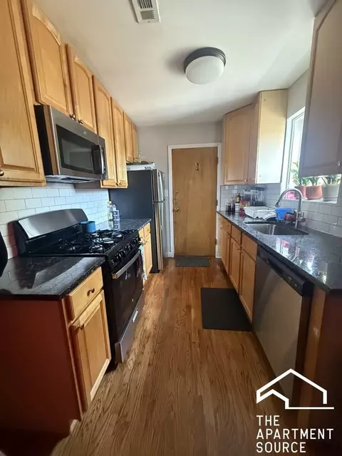 2216 W Touhy Ave #2S, Chicago, IL 60645
