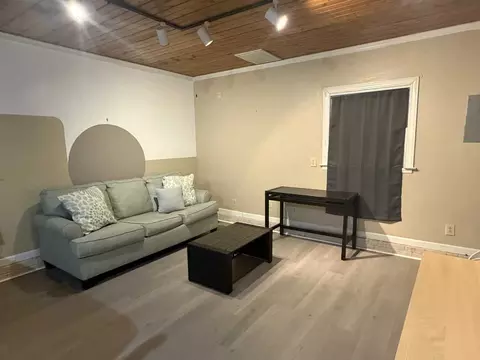 1211 Tarrant Rd, Greensboro, NC 27409