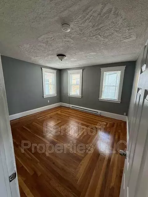 22 Chapel St, Lowell, MA 01852