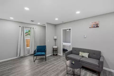2306 E Houston St #1335131P, San Antonio, TX 78202