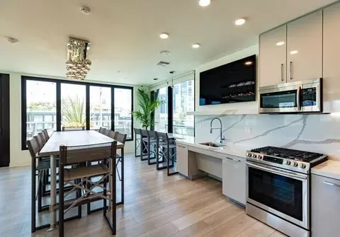 1331 N Cahuenga Blvd, Los Angeles, CA 90028