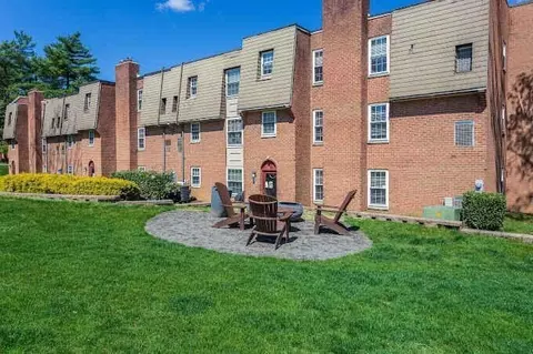 200 Meadowbrook Dr, Huntingdon Valley, PA 19006