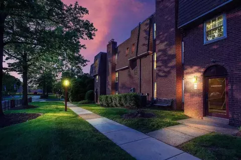 200 Meadowbrook Dr, Huntingdon Valley, PA 19006