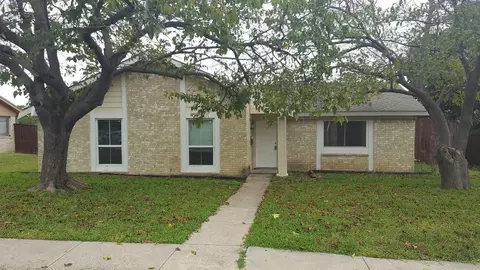 2111 Sheraton Dr, Carrollton, TX 75007
