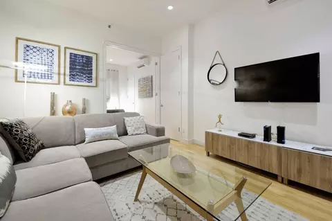 353 W 46th St #1323938P, New York, NY 10036
