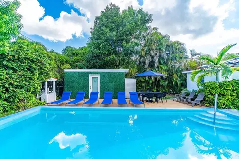 975 SW 10th St #1324004P, Miami, FL 33130